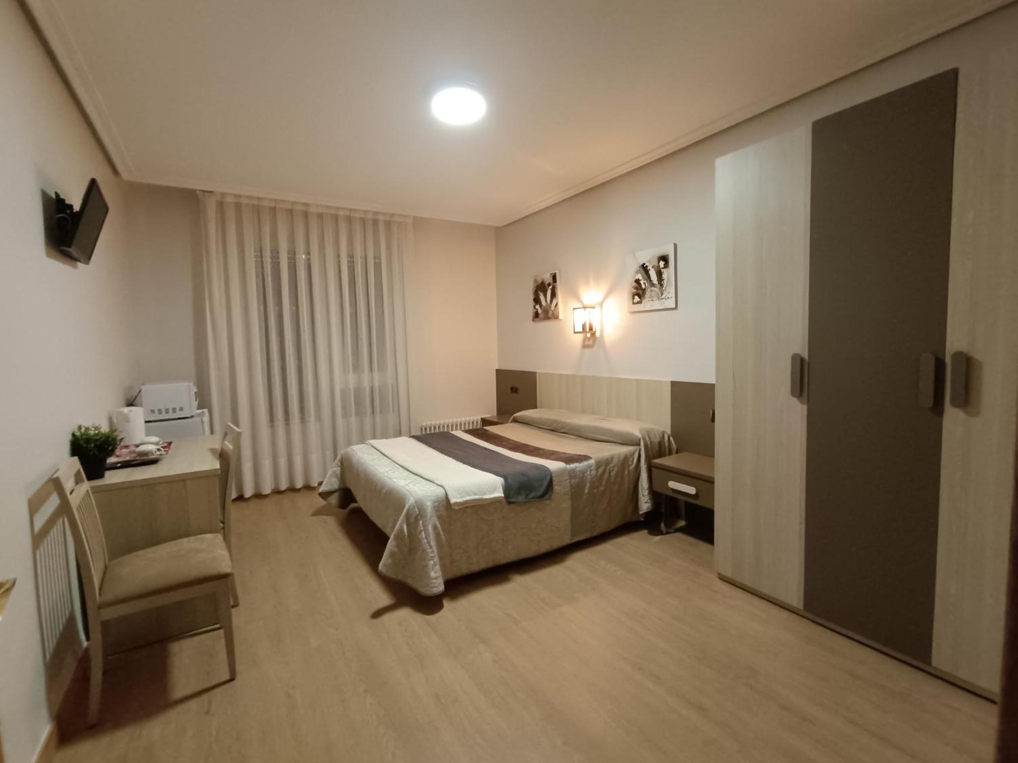 Habitaciones Javier Lvi 0006 บิโตเรีย-กัสเตซ ภายนอก รูปภาพ