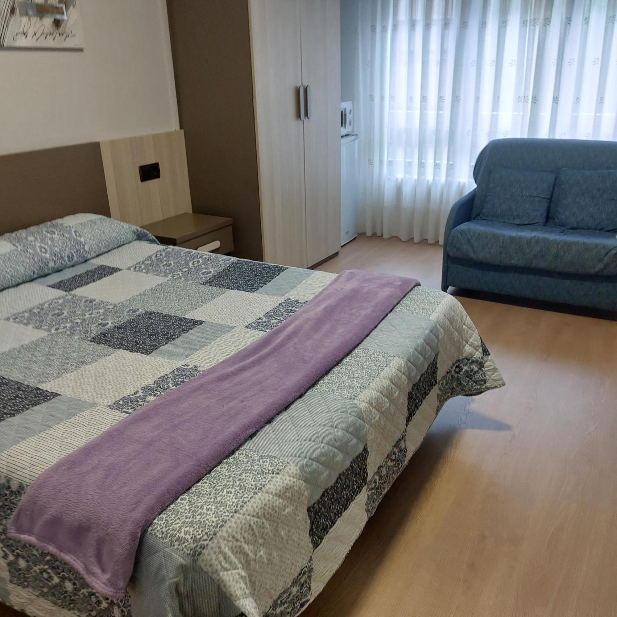 Habitaciones Javier Lvi 0006 บิโตเรีย-กัสเตซ ภายนอก รูปภาพ